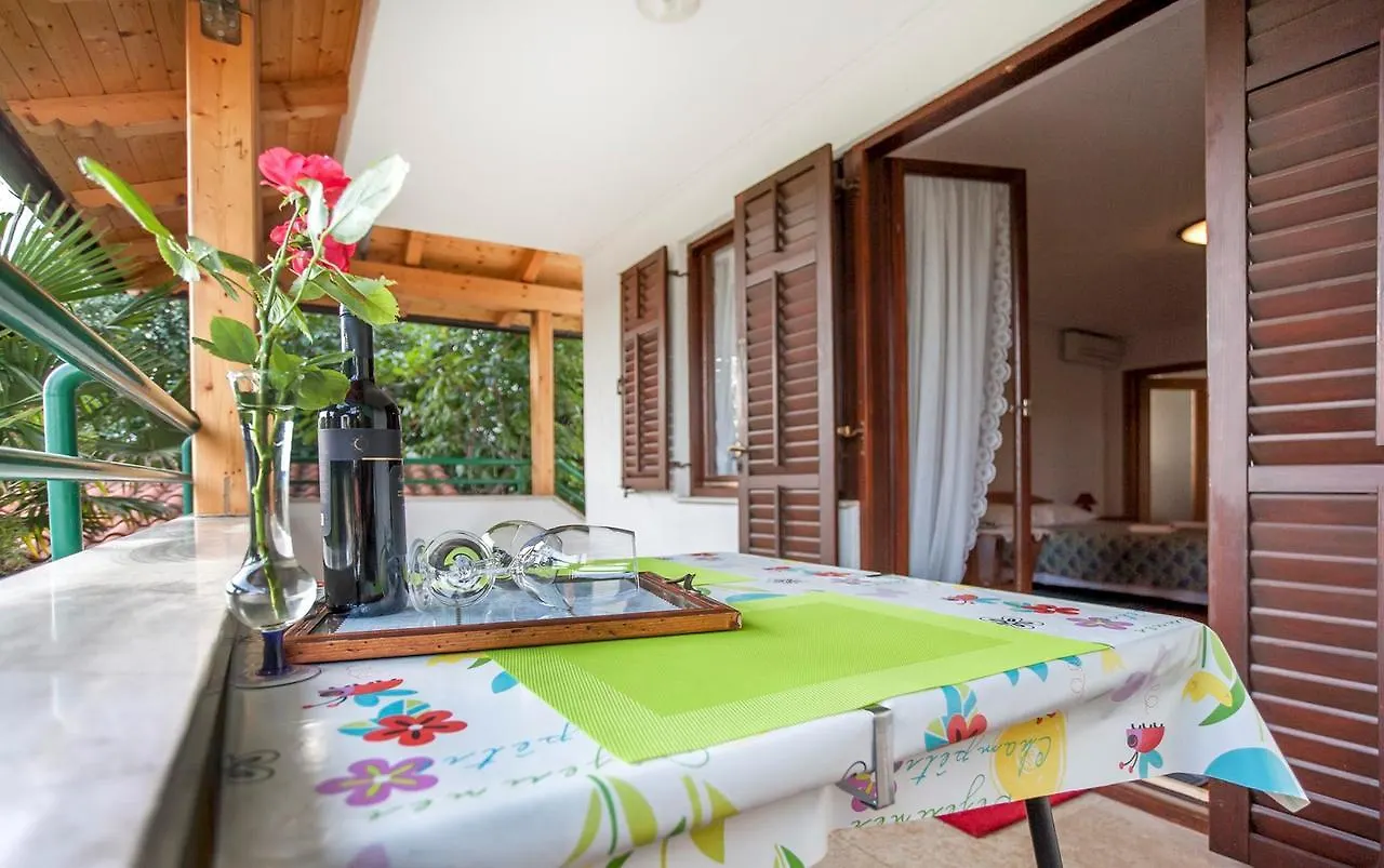 Apartments Cademia Rovinj 0*,