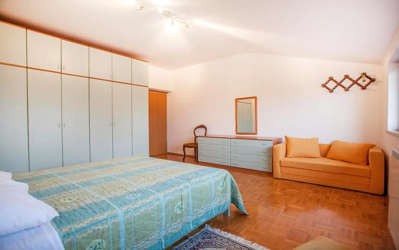 Apartments Cademia Rovinj 0*,